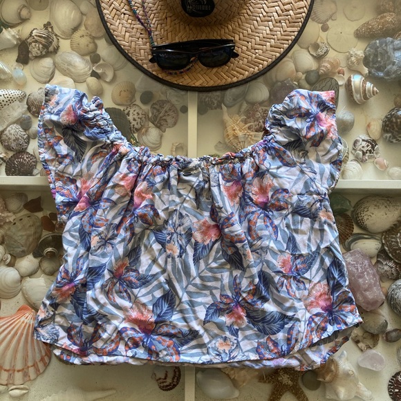 Like new Rip Curl floral top, stretchy top band - Picture 3 of 4